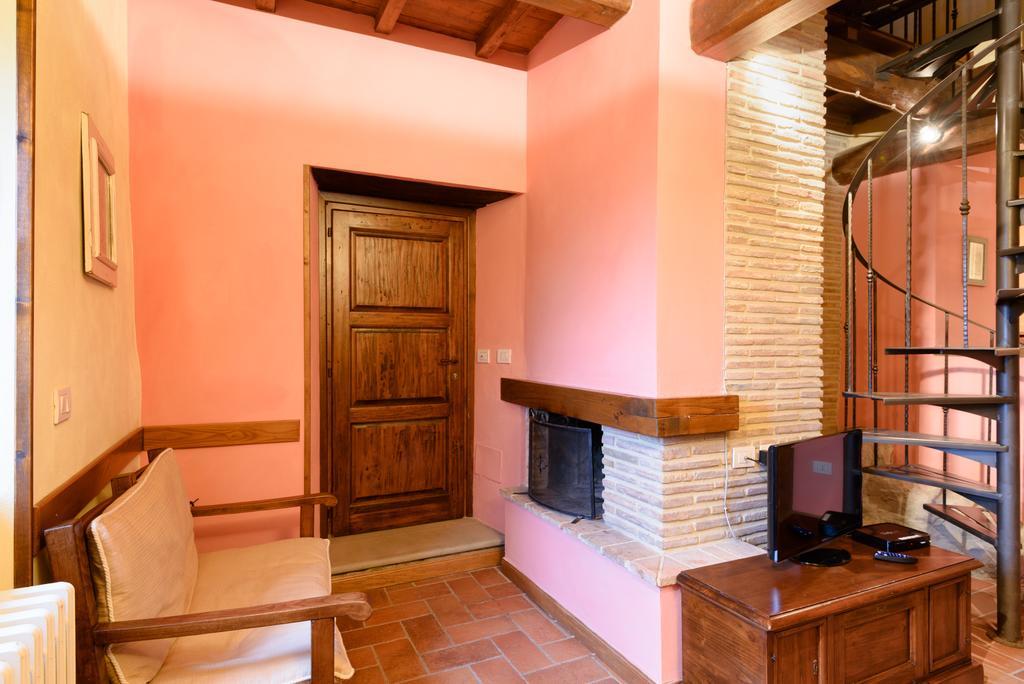 Il Borgo Dei Corsi - Charming Holiday Apartments Ortignano Raggiolo Eksteriør billede